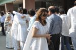 sonu nigam_s mom_s funeral in Mumbai on 1st March 2013 (135).JPG